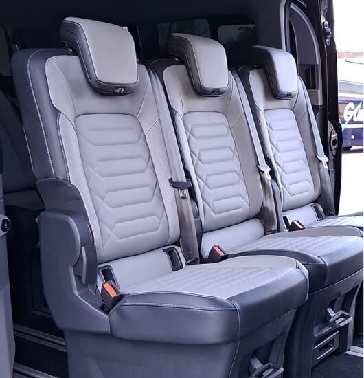 Réservation véhicule 8 places intérieur