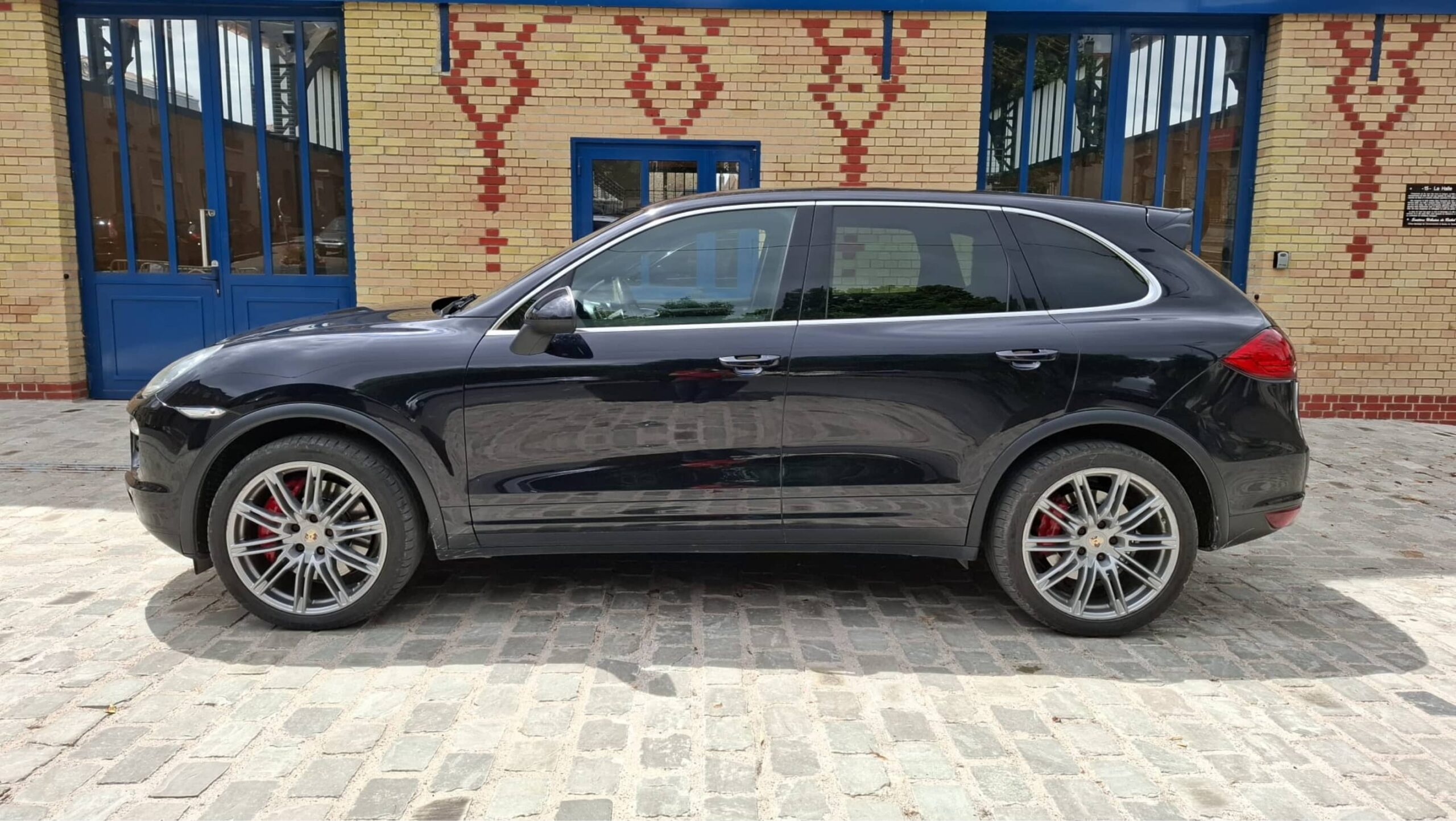 Porsche Cayenne Turbo avec chauffeur privé